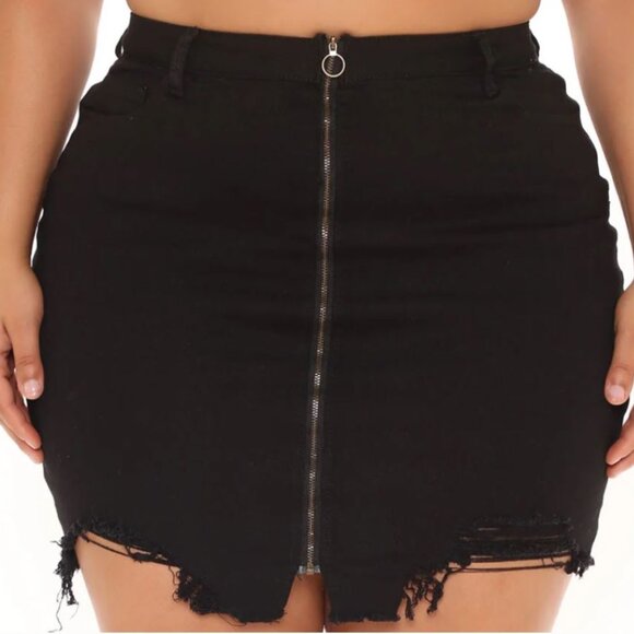 Fashion Nova Curve - In The Rough Distressed Mini Skirt - Black - Size 3X - Picture 4 of 5
